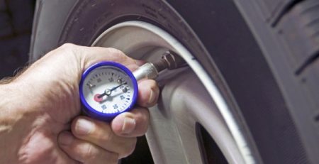 Forma correta de calibrar os pneus