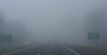 Dicas para dirigir na neblina