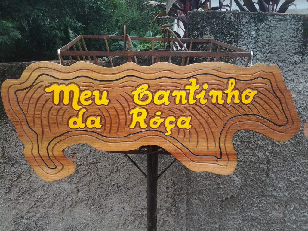 Placa de madeira para sítio em BH