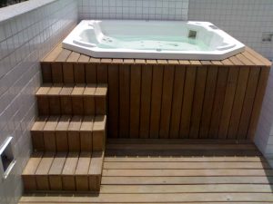 Spa 4 lugares com deck